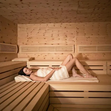 Chalet Gradonna Mountain Resort-1 *